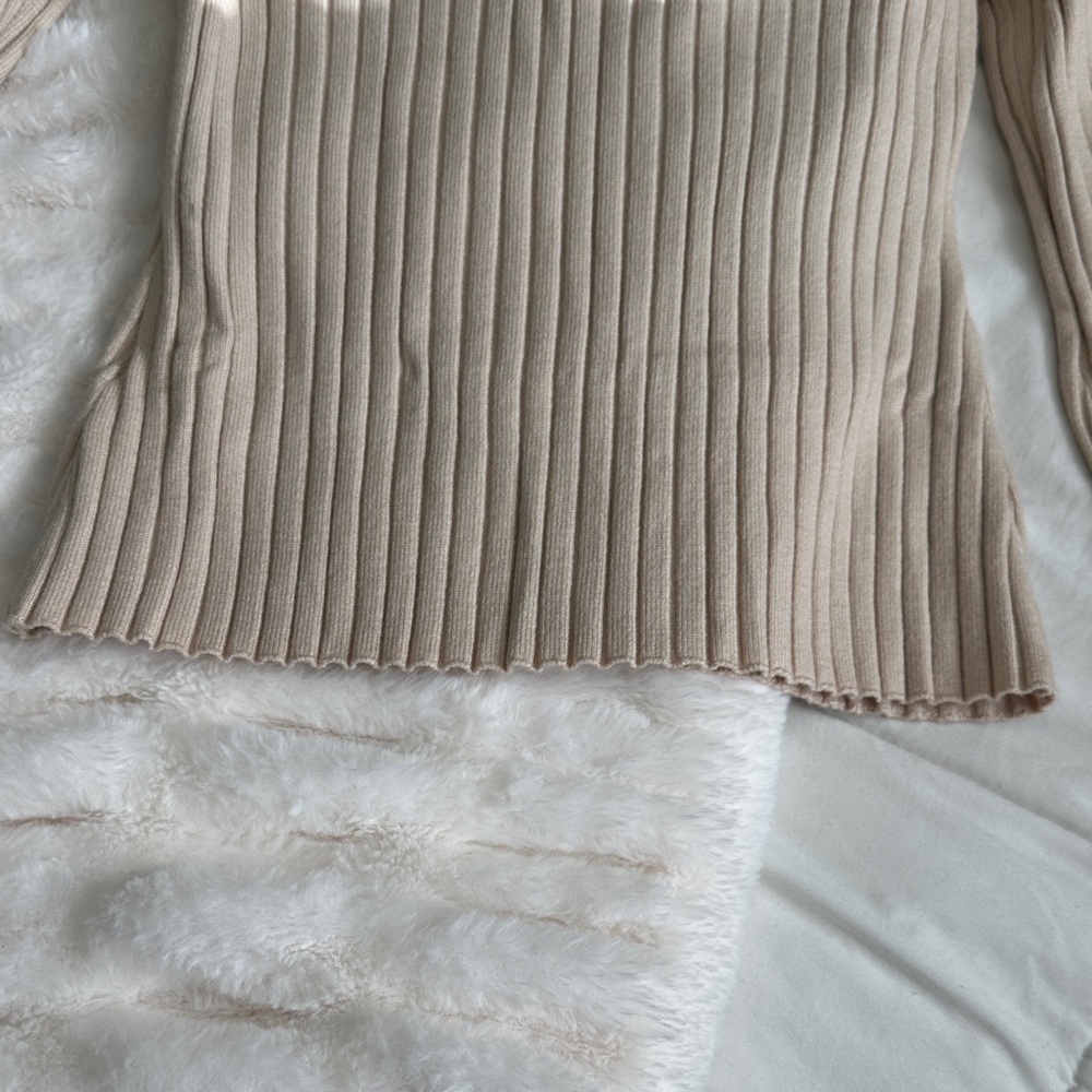 Off-Shoulder Ribbed Sweater - Picture 4 of 6